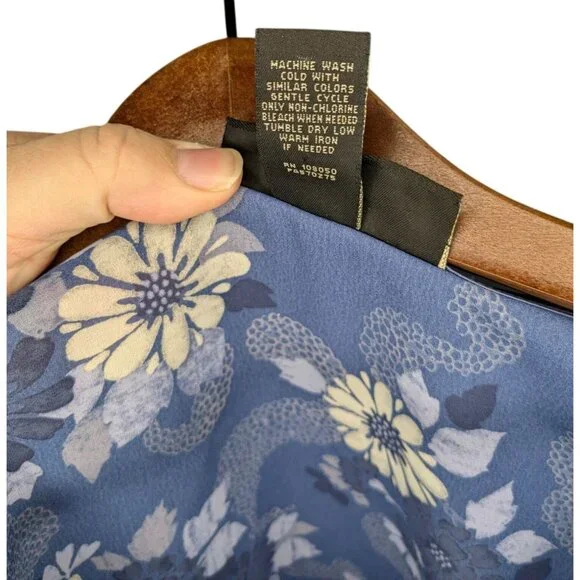 Venezia Women's Floral Blue Bell Sleeve Blouse Top 18/20 XL plus size Blue V-nec - Picture 5 of 5